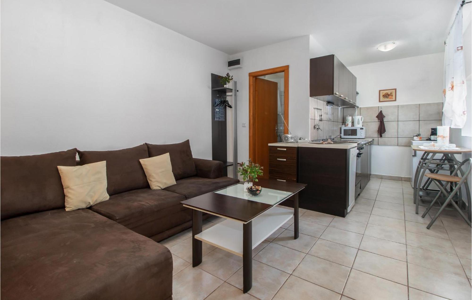 Nice Apartment In Smrika With Kitchen المظهر الخارجي الصورة